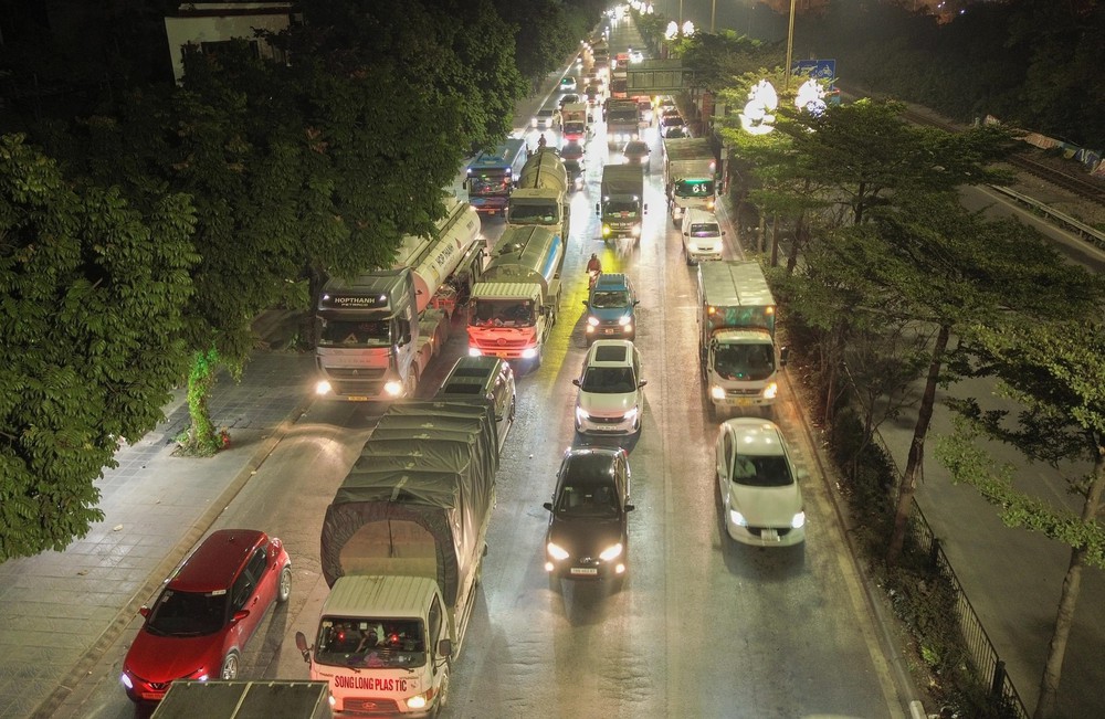 Hà Nội: Giao thông dần đông đúc trong ngày cuối kỳ nghỉ Tết Dương lịch - Ảnh 1.