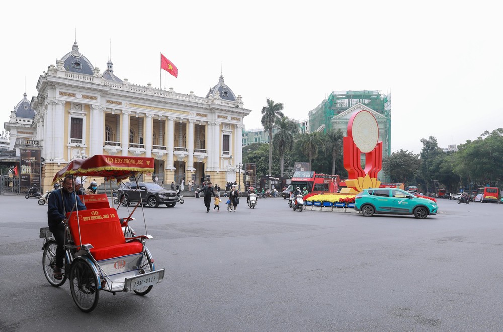  Hà Nội thưa vắng do nhiệt độ giảm sâu trong kỳ nghỉ lễ - Ảnh 1.