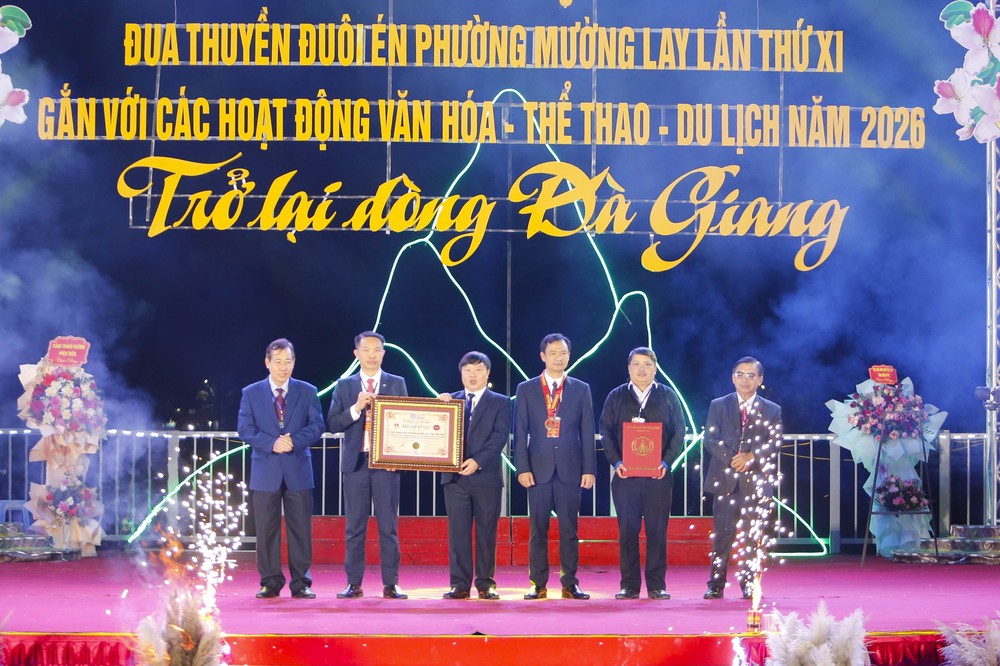 Rộn ràng Lễ hội đua thuyền đuôi én năm 2026 tại Mường Lay, Điện Biên - Ảnh 2. Rộn ràng Lễ hội đua thuyền đuôi én năm 2026 tại Mường Lay, Điện Biên - Ảnh 2.