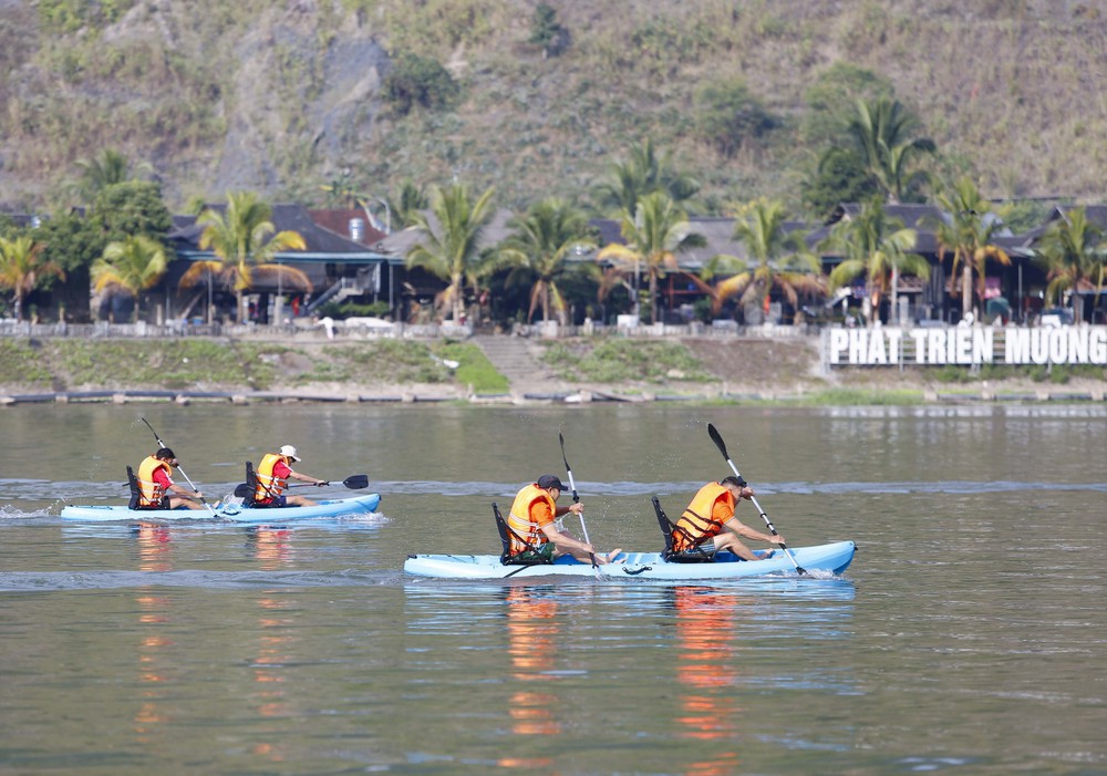 Rộn ràng Lễ hội đua thuyền đuôi én năm 2026 tại Mường Lay, Điện Biên - Ảnh 4. Rộn ràng Lễ hội đua thuyền đuôi én năm 2026 tại Mường Lay, Điện Biên - Ảnh 4.