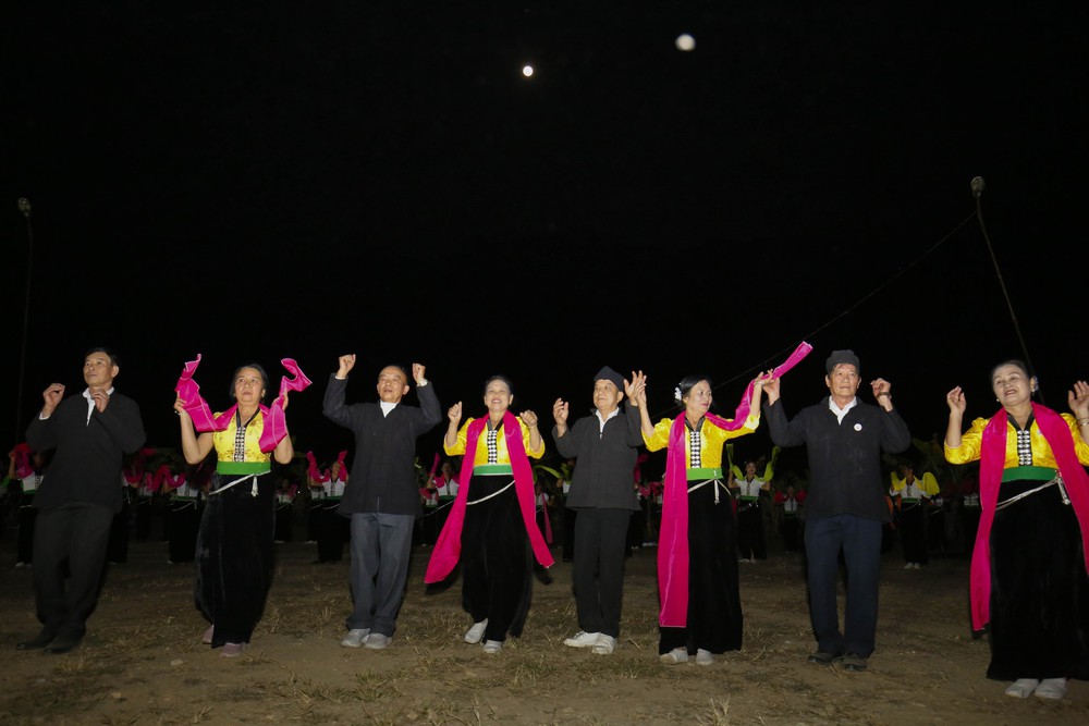 Rộn ràng Lễ hội đua thuyền đuôi én năm 2026 tại Mường Lay, Điện Biên - Ảnh 9. Rộn ràng Lễ hội đua thuyền đuôi én năm 2026 tại Mường Lay, Điện Biên - Ảnh 9.