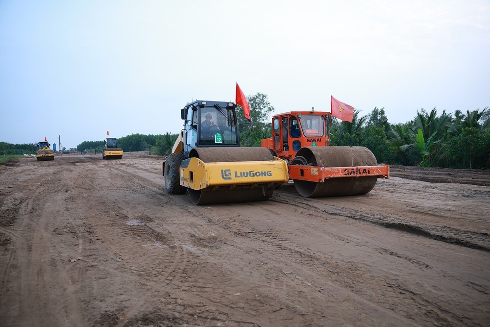 Thủ tướng yêu cầu đẩy nhanh tiến độ các dự án đầu tư xây dựng chào mừng Đại hội Đảng - Ảnh 2.