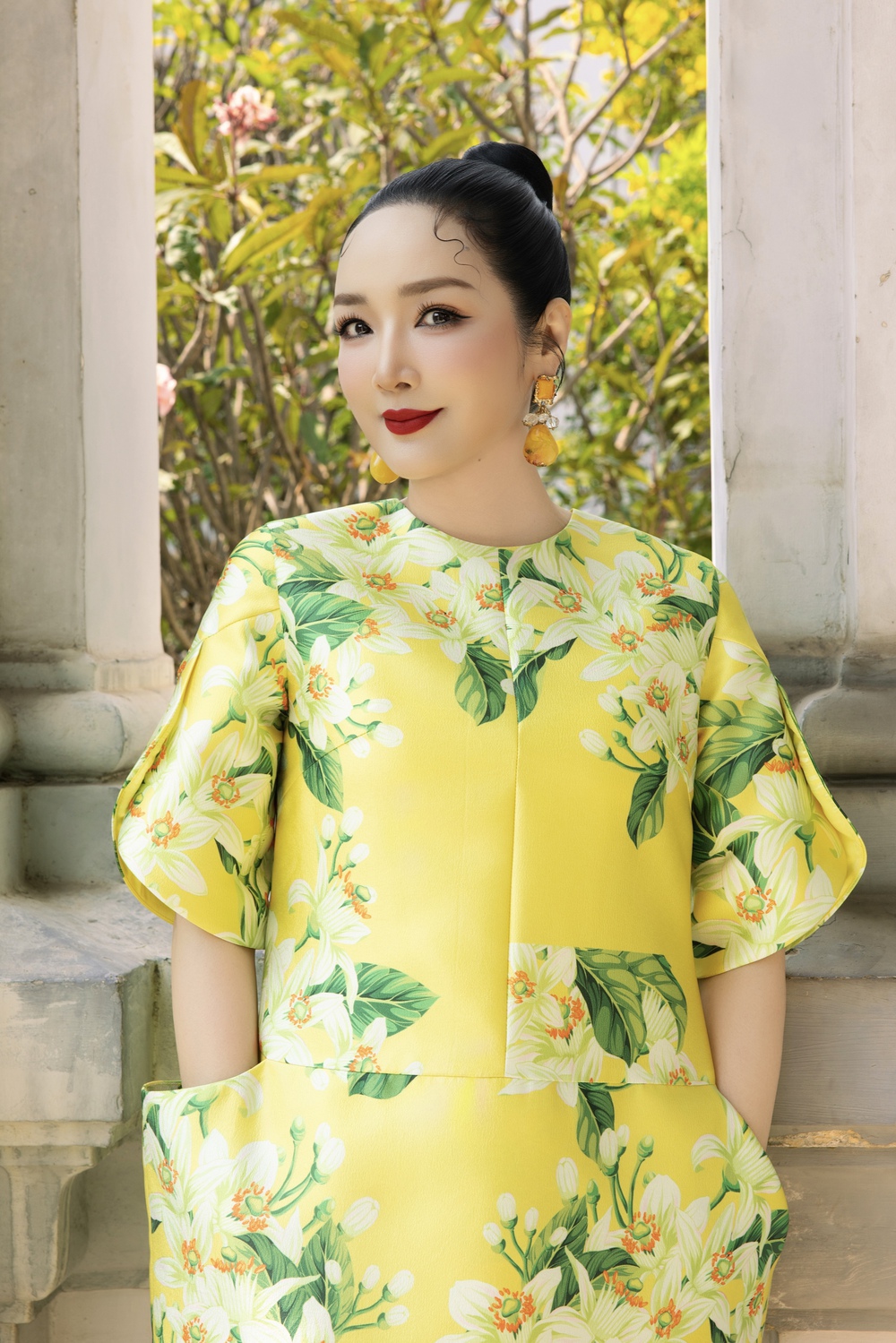 Giáng My xuống phố rực rỡ với thiết kế của VUNGOC&SON - Ảnh 4. Giáng My xuống phố rực rỡ với thiết kế của VUNGOC&SON - Ảnh 4.