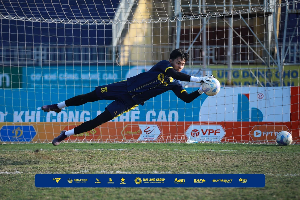 Tin nóng bóng đá Việt hôm nay 31/1: Cao Văn Bình tự tin có điểm trước Hà Nội FC; Tiền vệ U23 Việt Nam bị thay sớm tại V-League - Ảnh 1. Tin nóng bóng đá Việt hôm nay 31/1: Cao Văn Bình tự tin có điểm trước Hà Nội FC; Tiền vệ U23 Việt Nam bị thay sớm tại V-League - Ảnh 1.
