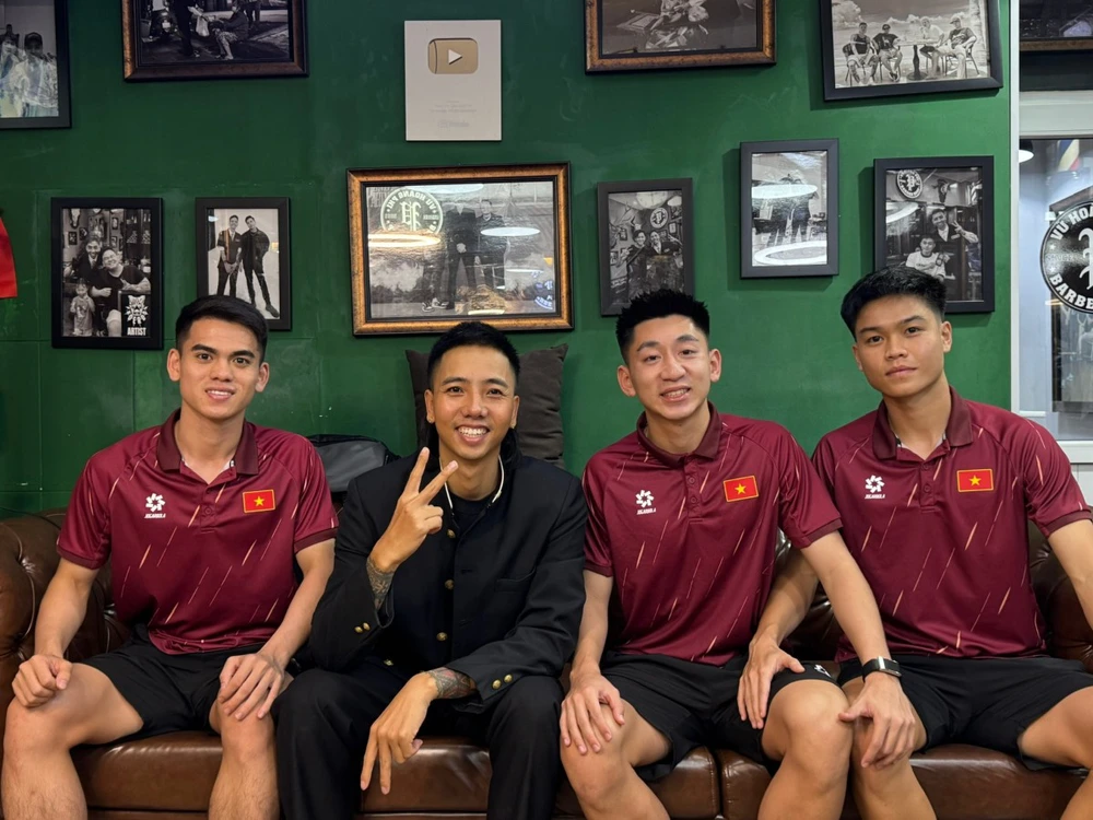 Ông chủ babershop được cả tuyển U23 Việt Nam “chọn mặt gửi vàng” là ai? - Ảnh 1.