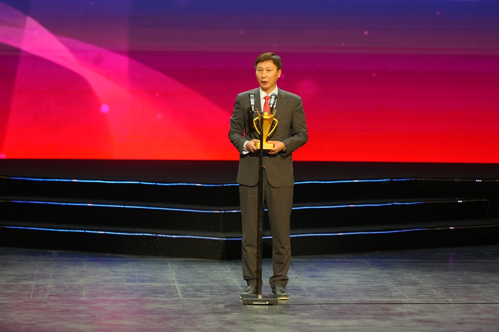 U23 Việt Nam giành 3 giải thưởng ở Gala Cúp Chiến thắng 2025 - Ảnh 3.