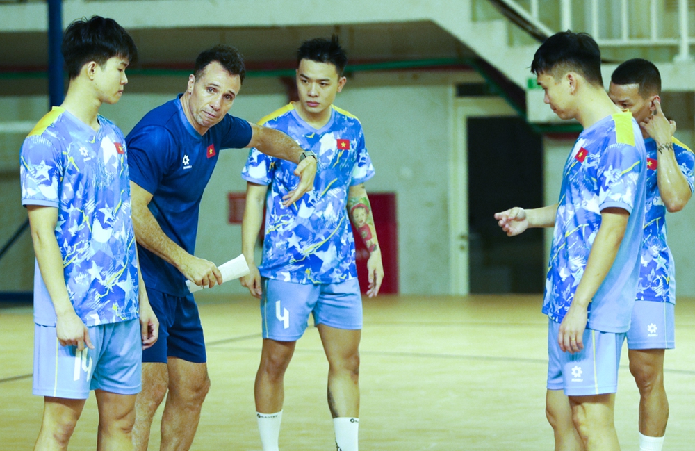 Futsal Việt Nam quyết tranh ngôi đầu bảng với Thái Lan - Ảnh 1.