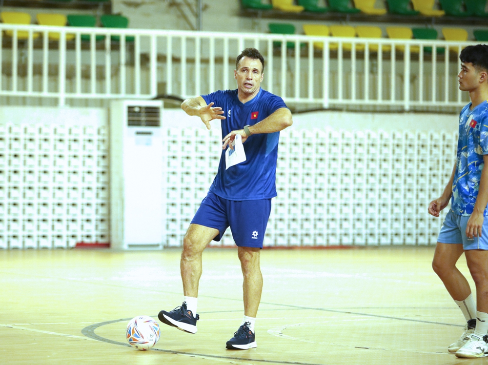 HLV futsal Việt Nam: 'Chúng tôi thích gặp Iraq hơn Indonesia' - Ảnh 1. HLV futsal Việt Nam: 'Chúng tôi thích gặp Iraq hơn Indonesia' - Ảnh 1.