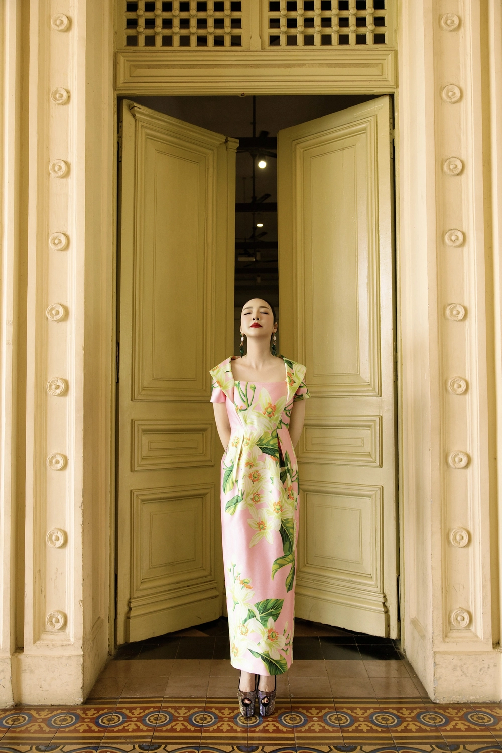 Giáng My xuống phố rực rỡ với thiết kế của VUNGOC&SON - Ảnh 6. Giáng My xuống phố rực rỡ với thiết kế của VUNGOC&SON - Ảnh 6.