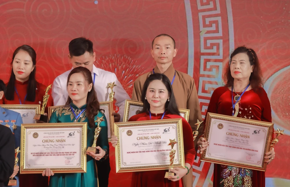 Chương trình "Tết ba miền – Chào Xuân 2026" - Ảnh 3. Chương trình "Tết ba miền – Chào Xuân 2026" - Ảnh 3.