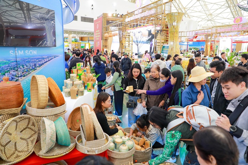 Phó Thủ tướng Chính phủ Bùi Thanh Sơn kiểm tra tiến độ chuẩn bị Hội chợ Mùa Xuân 2026 - Ảnh 2.