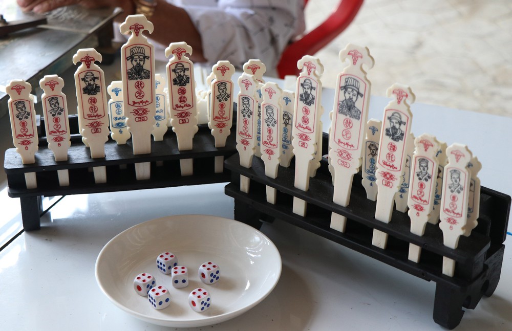 Giữ lại ký ức Tết xưa bằng nghề làm xăm hường truyền thống - Ảnh 4.