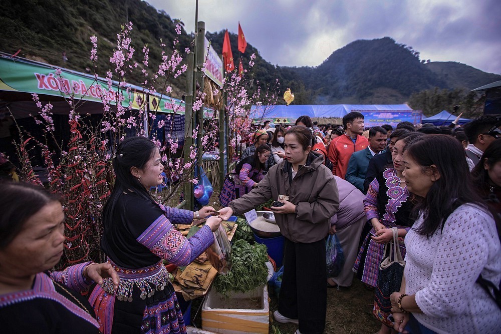 Rộn ràng hội Gầu Tào của đồng bào Mông ở Pà Cò - Ảnh 6. Rộn ràng hội Gầu Tào của đồng bào Mông ở Pà Cò - Ảnh 6.