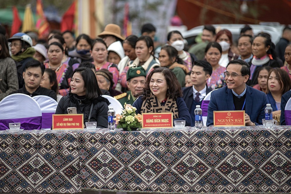 Rộn ràng hội Gầu Tào của đồng bào Mông ở Pà Cò - Ảnh 4. Rộn ràng hội Gầu Tào của đồng bào Mông ở Pà Cò - Ảnh 4.