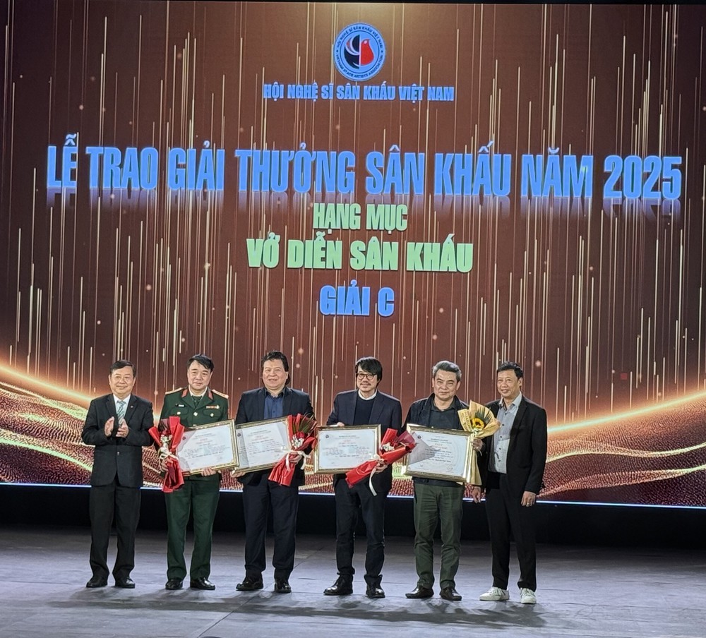 Trao 38 Giải thưởng Sân khấu năm 2025 cho các nghệ sĩ, tác giả, tác phẩm xuất sắc - Ảnh 4. Trao 38 Giải thưởng Sân khấu năm 2025 cho các nghệ sĩ, tác giả, tác phẩm xuất sắc - Ảnh 4.