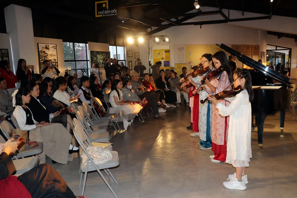 Tiếp tục sáng tạo, thực hiện cam kết của Thành phố Sáng tạo UNESCO - Ảnh 3. Tiếp tục sáng tạo, thực hiện cam kết của Thành phố Sáng tạo UNESCO - Ảnh 3.