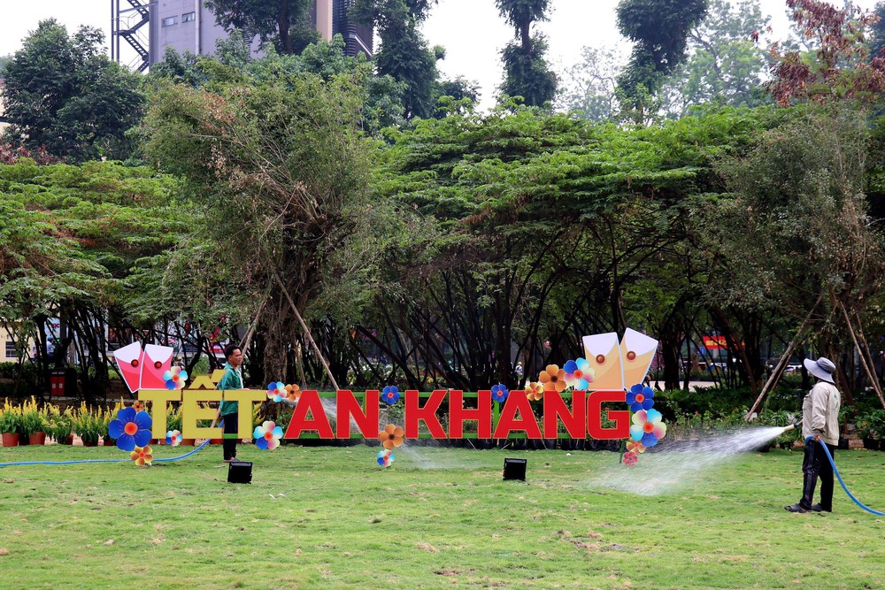 TP. Hồ Chí Minh làm mới không gian đô thị đón Tết - Ảnh 3.