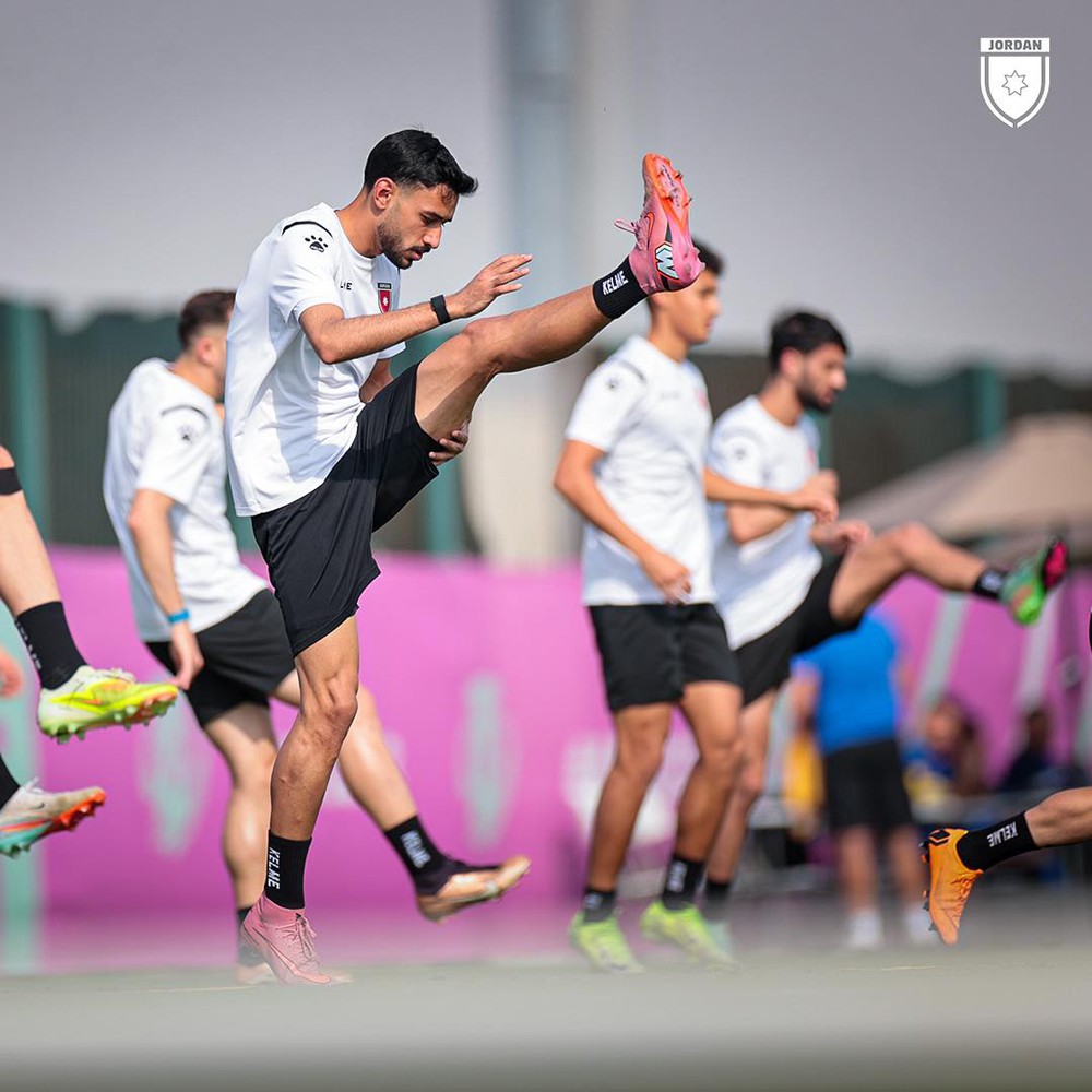 Tin nóng bóng đá Việt hôm nay 5/1: Vĩ Hào tái phát chấn thương; U23 Jordan tập nặng trước khi gặp U23 Việt Nam - Ảnh 2.