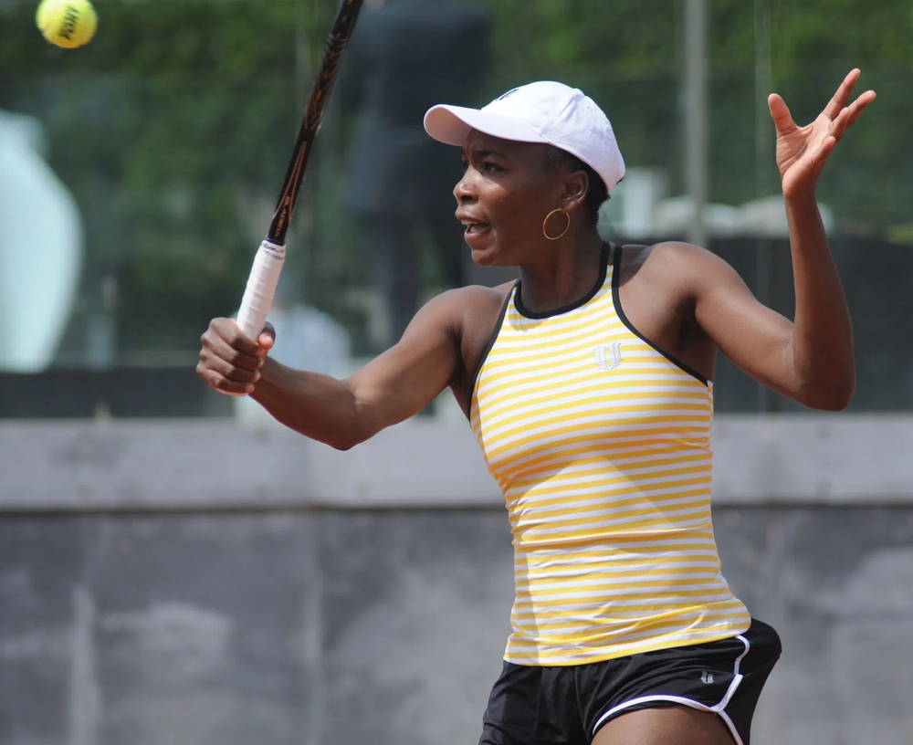Venus Williams sẽ đi vào lịch sử Australian Open khi trở thành tay vợt nữ lớn tuổi nhất từng góp mặt ở vòng đấu chính của giải Grand Slam này.