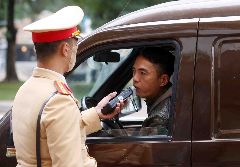 Ngày 4/1, xử lý trên 12 nghìn trường hợp vi phạm trật tự, an toàn giao thông - Ảnh 1.