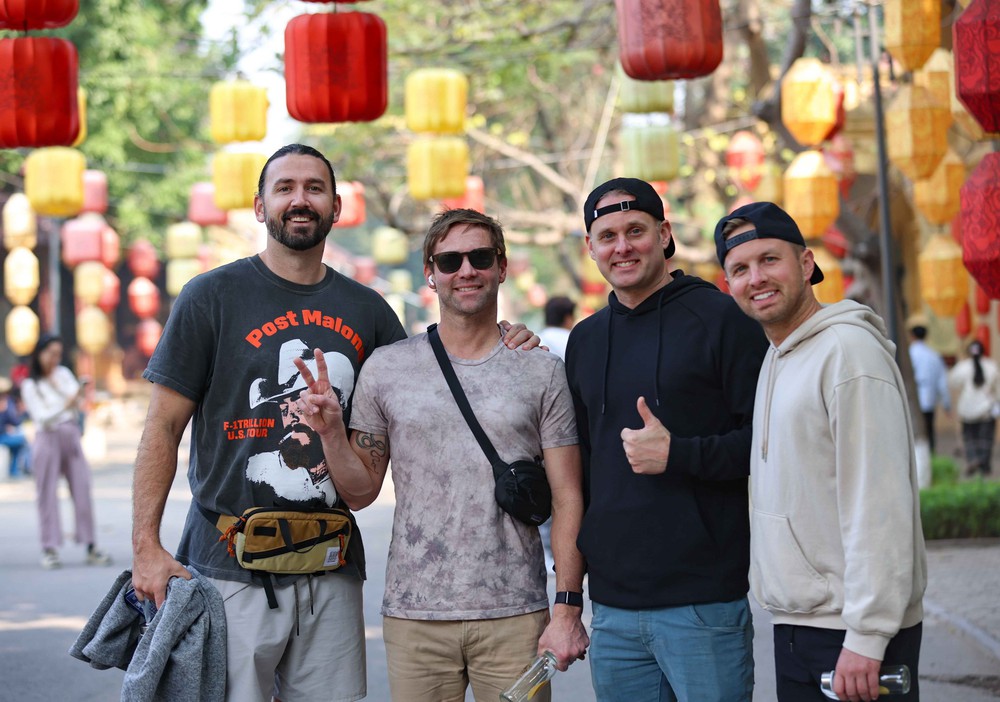 Du lịch Việt Nam trở thành điểm 'nóng', đón 3,5 triệu lượt khách dịp nghỉ lễ đầu năm - Ảnh 2.