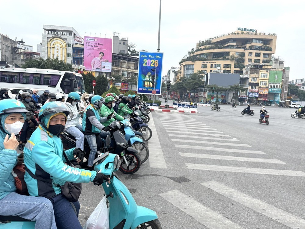 Giao thông Hà Nội ổn định buổi sáng ngày cuối cùng của kỳ nghỉ Tết Dương lịch - Ảnh 2.