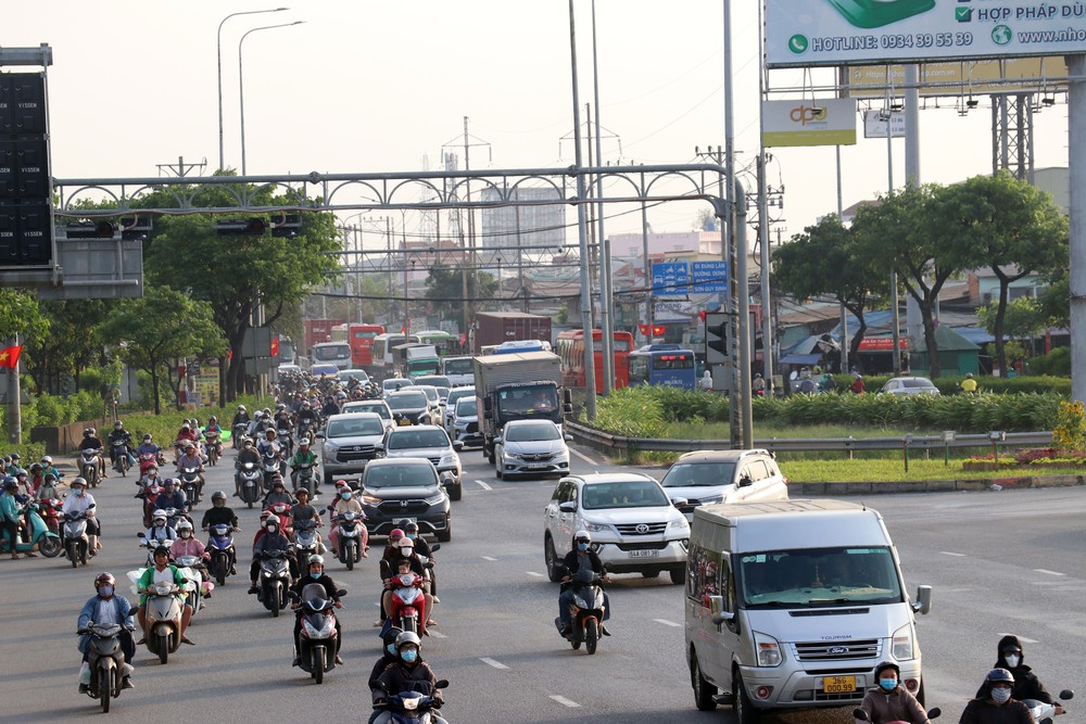 Dịp nghỉ Tết Dương lịch không xảy ra tai nạn đặc biệt nghiêm trọng, kiểm soát tốt ùn tắc giao thông - Ảnh 3.