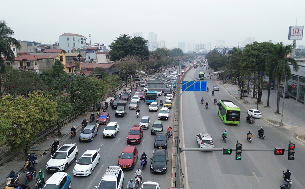 Người dân ùn ùn trở lại Thủ đô sau kỳ nghỉ Tết Dương lịch - Ảnh 11. Người dân ùn ùn trở lại Thủ đô sau kỳ nghỉ Tết Dương lịch - Ảnh 11.