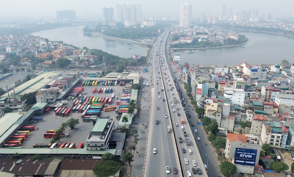 Người dân ùn ùn trở lại Thủ đô sau kỳ nghỉ Tết Dương lịch - Ảnh 14. Người dân ùn ùn trở lại Thủ đô sau kỳ nghỉ Tết Dương lịch - Ảnh 14.