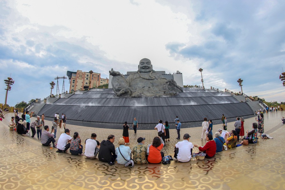 Cảnh báo an toàn đối với du khách leo núi tại Khu du lịch quốc gia Núi Bà Đen - Ảnh 1.