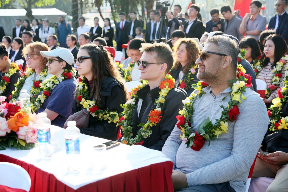 Các địa phương đón hàng trăm ngàn lượt du khách trong dịp Tết dương lịch - Ảnh 2.