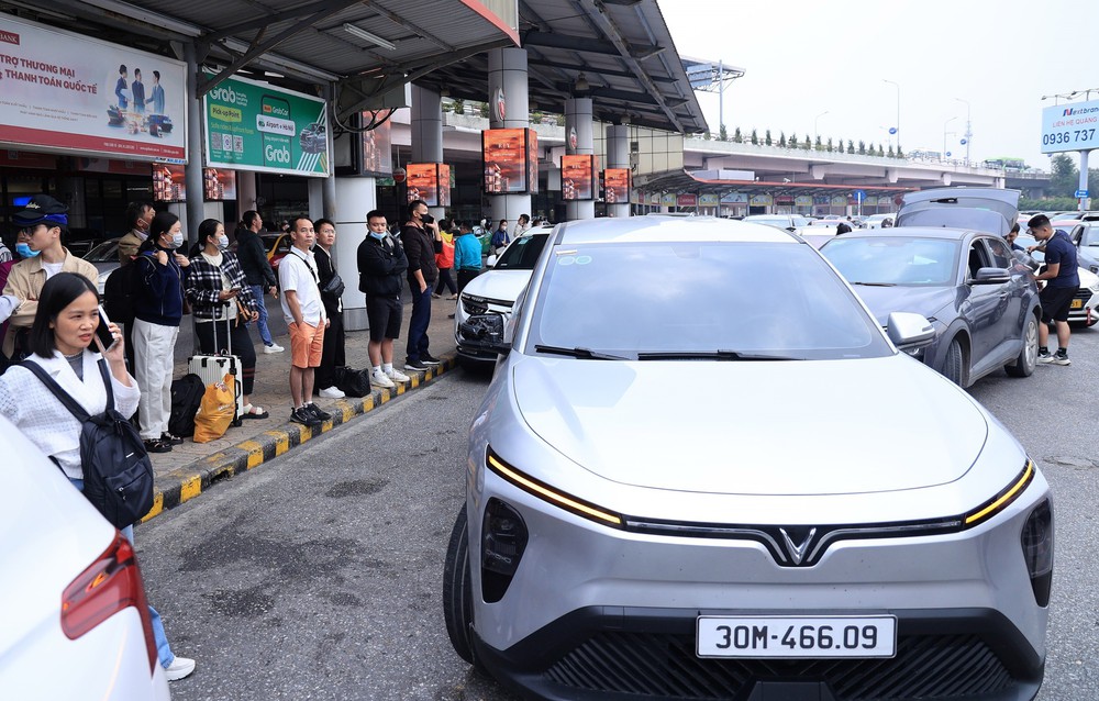 Sân bay Nội Bài đón lượng khách kỷ lục trong dịp tết Dương lịch - Ảnh 2. Sân bay Nội Bài đón lượng khách kỷ lục trong dịp tết Dương lịch - Ảnh 2.