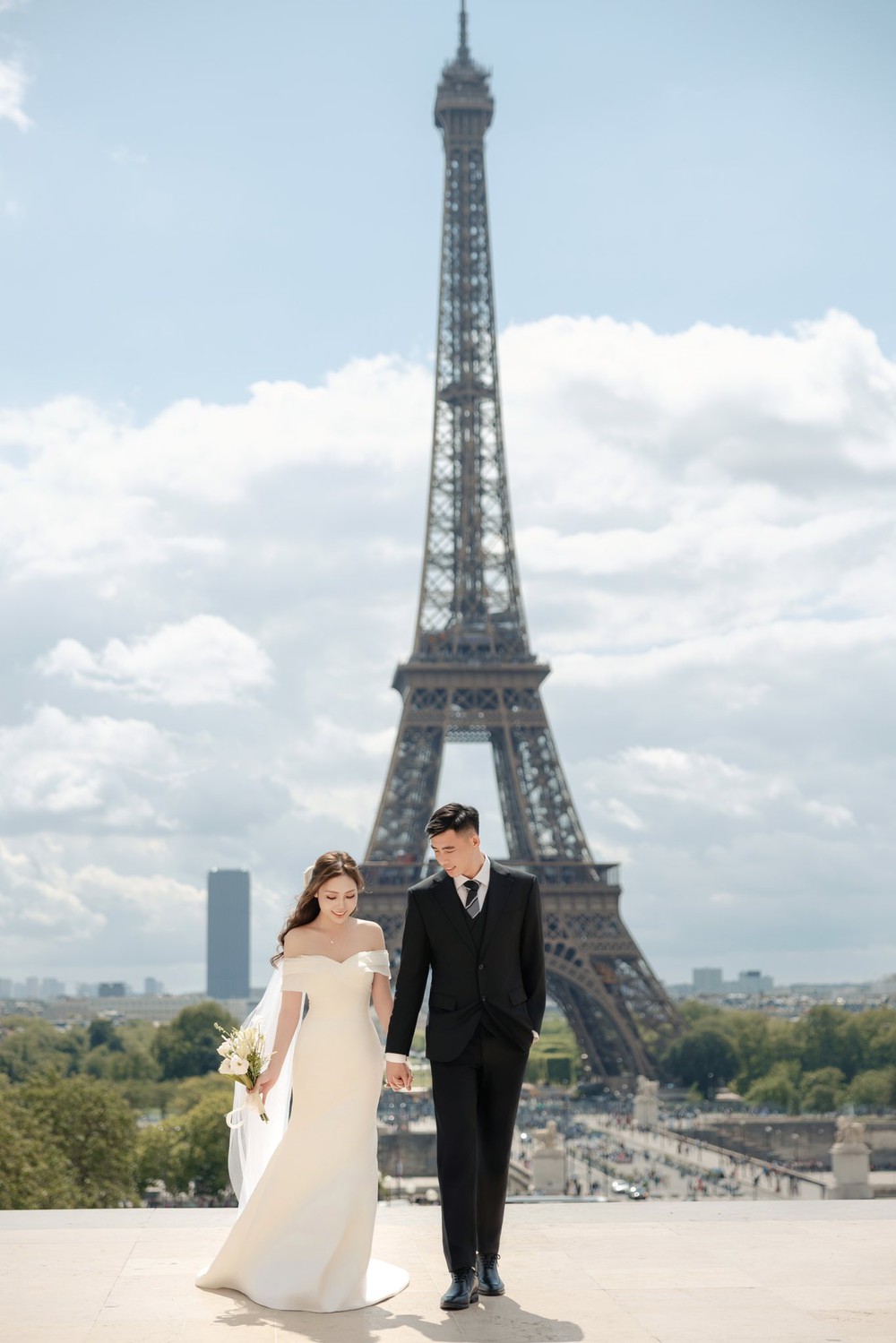 Thủ môn U23 Việt Nam cưới vợ hơn tuổi, là thạc sĩ ngân hàng - Ảnh 1.