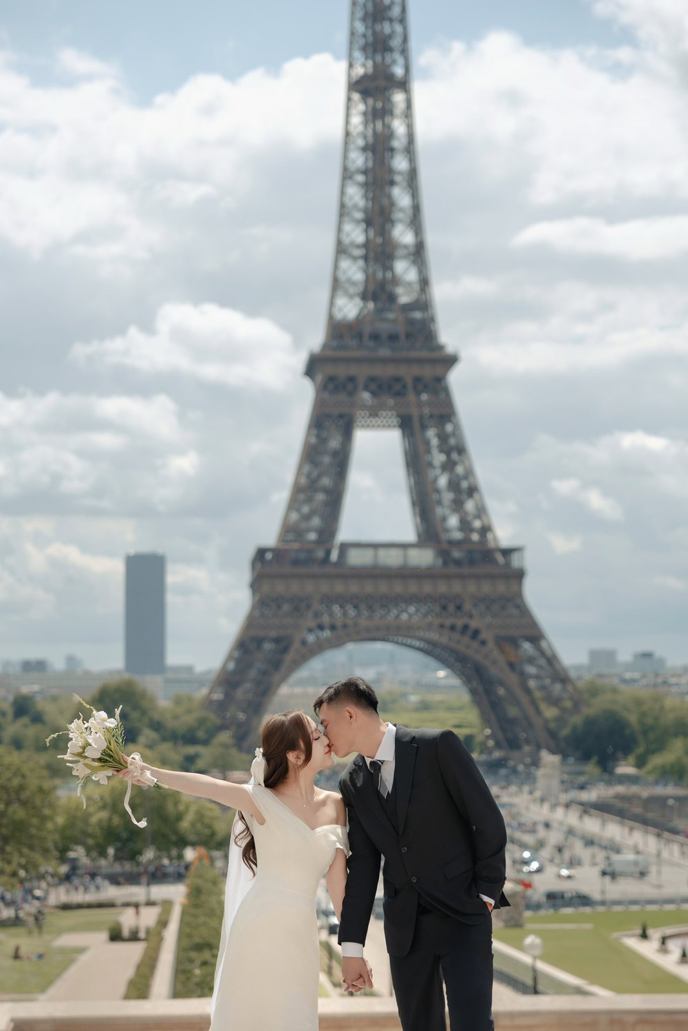 Thủ môn U23 Việt Nam cưới vợ hơn tuổi, là thạc sĩ ngân hàng - Ảnh 2.