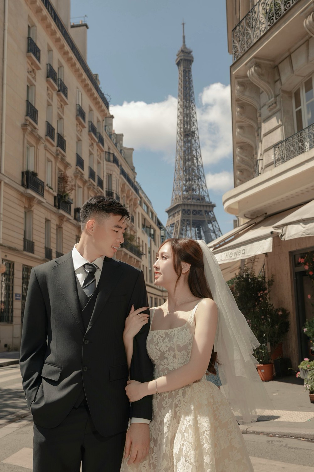 Thủ môn U23 Việt Nam cưới vợ hơn tuổi, là thạc sĩ ngân hàng - Ảnh 3.