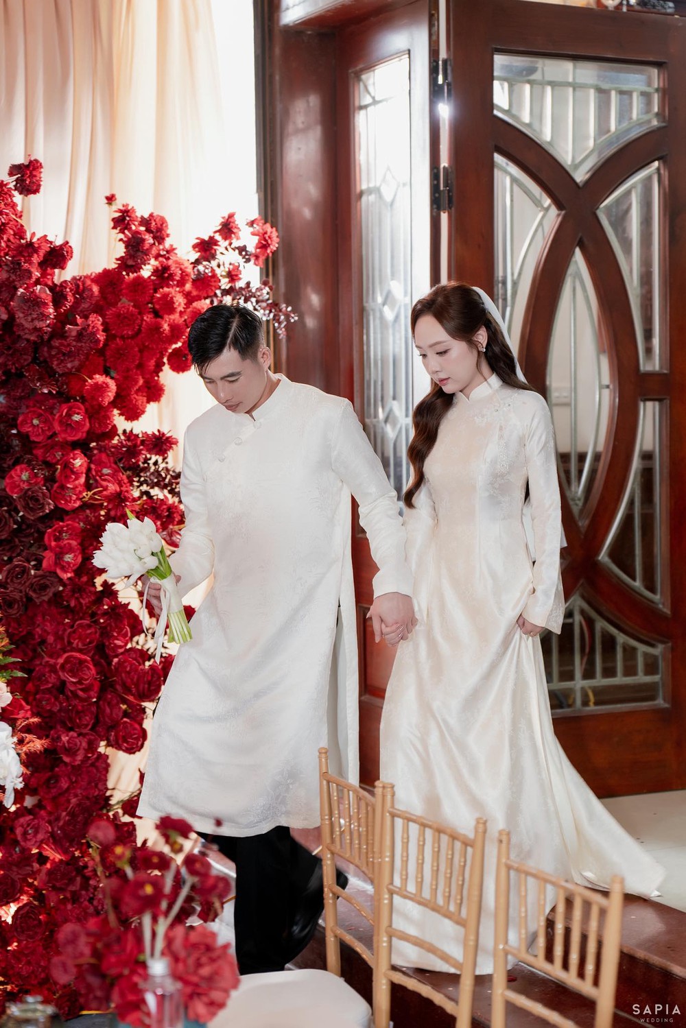 Thủ môn U23 Việt Nam cưới vợ hơn tuổi, là thạc sĩ ngân hàng - Ảnh 4.