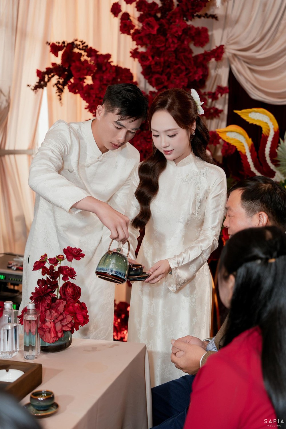 Thủ môn U23 Việt Nam cưới vợ hơn tuổi, là thạc sĩ ngân hàng - Ảnh 5.