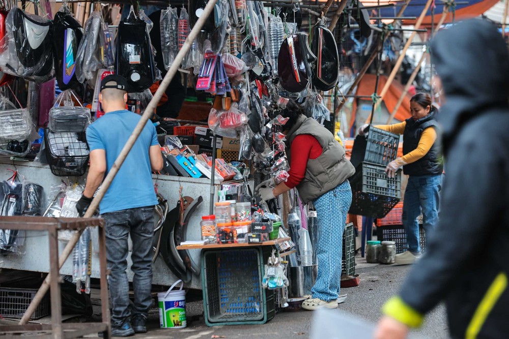 Nhịp sống Thủ đô trở lại bình thường trong ngày đầu tiên đi làm năm 2026 - Ảnh 8.