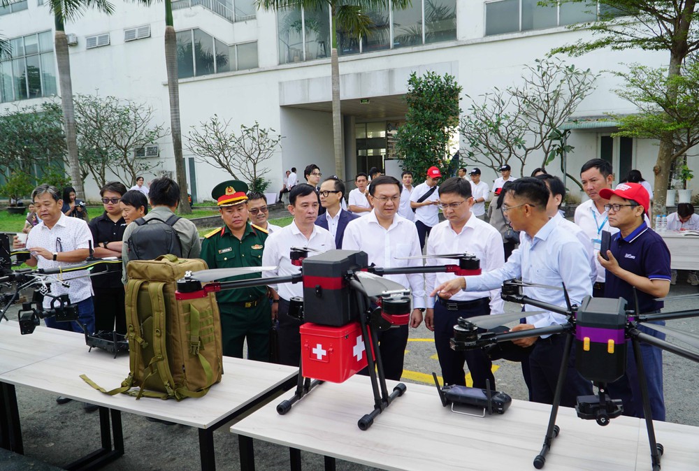 Thành phố Hồ Chí Minh thử nghiệm ứng dụng thiết bị bay không người lái vào hoạt động giao hàng - Ảnh 1.