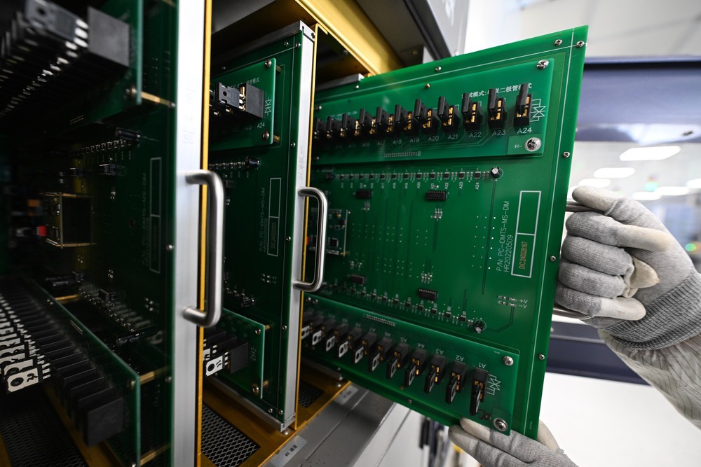 Hỗ trợ toàn diện quá trình sản xuất thử chip bán dẫn - Ảnh 2.