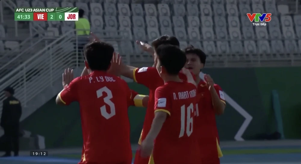 TRỰC TIẾP bóng đá Việt Nam vs Jordan: Hiểu Minh ghi bàn (H1, 2-0) - Ảnh 2.