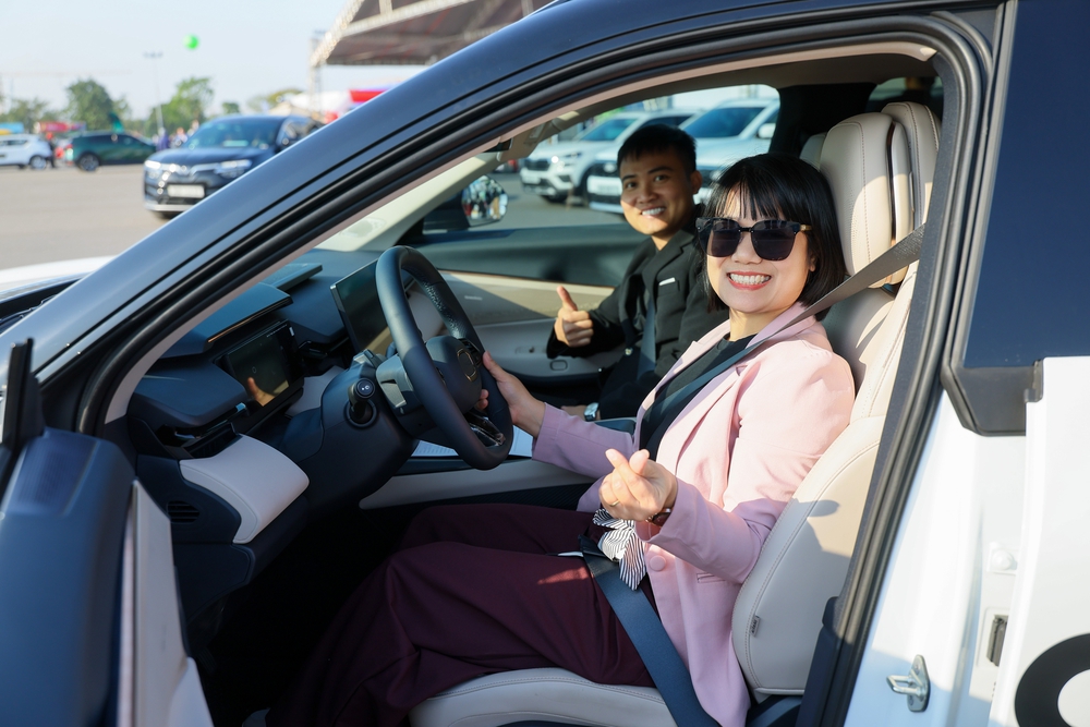 Lynk & Co EM-P Super Hybrid xuất sắc nhận giải "Công nghệ điện hoá của năm 2025" - Ảnh 4. Lynk & Co EM-P Super Hybrid xuất sắc nhận giải "Công nghệ điện hoá của năm 2025" - Ảnh 4.