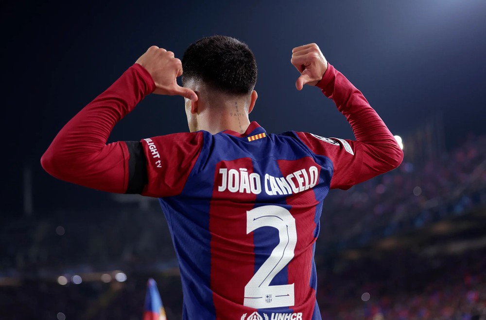 Barcelona: Hết tiền mới chọn Cancelo - Ảnh 1.