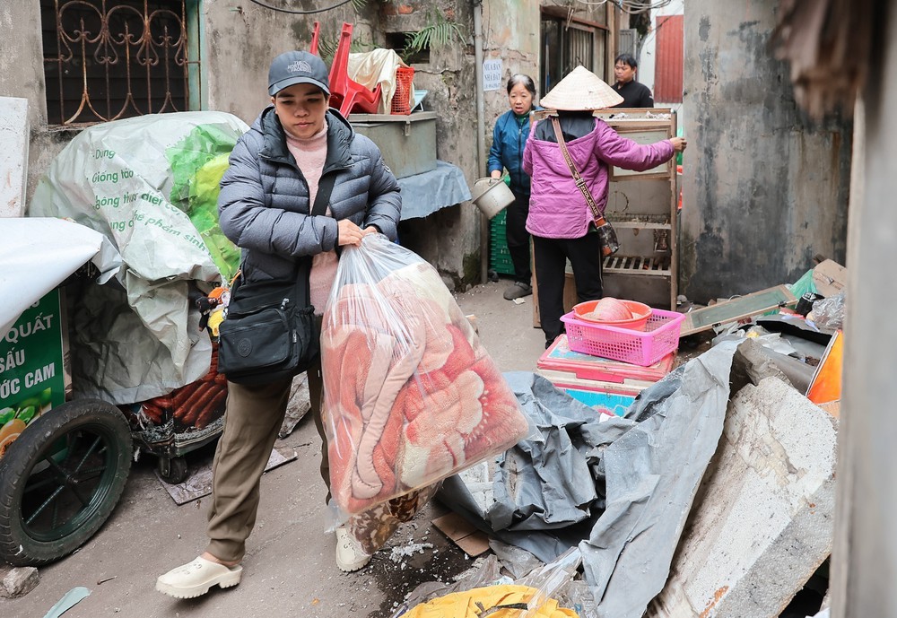 Các hộ dân bàn giao mặt bằng dự án công viên phía Đông hồ Hoàn Kiếm - Ảnh 5. Các hộ dân bàn giao mặt bằng dự án công viên phía Đông hồ Hoàn Kiếm - Ảnh 5.