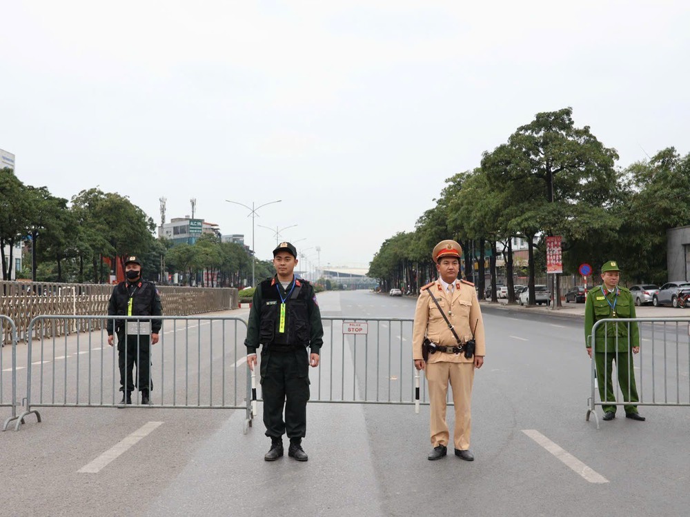 Hà Nội bảo đảm trật tự, an toàn giao thông phục vụ sơ duyệt, diễn tập phương án bảo vệ Đại hội XIV của Đảng - Ảnh 4. Hà Nội bảo đảm trật tự, an toàn giao thông phục vụ sơ duyệt, diễn tập phương án bảo vệ Đại hội XIV của Đảng - Ảnh 4.