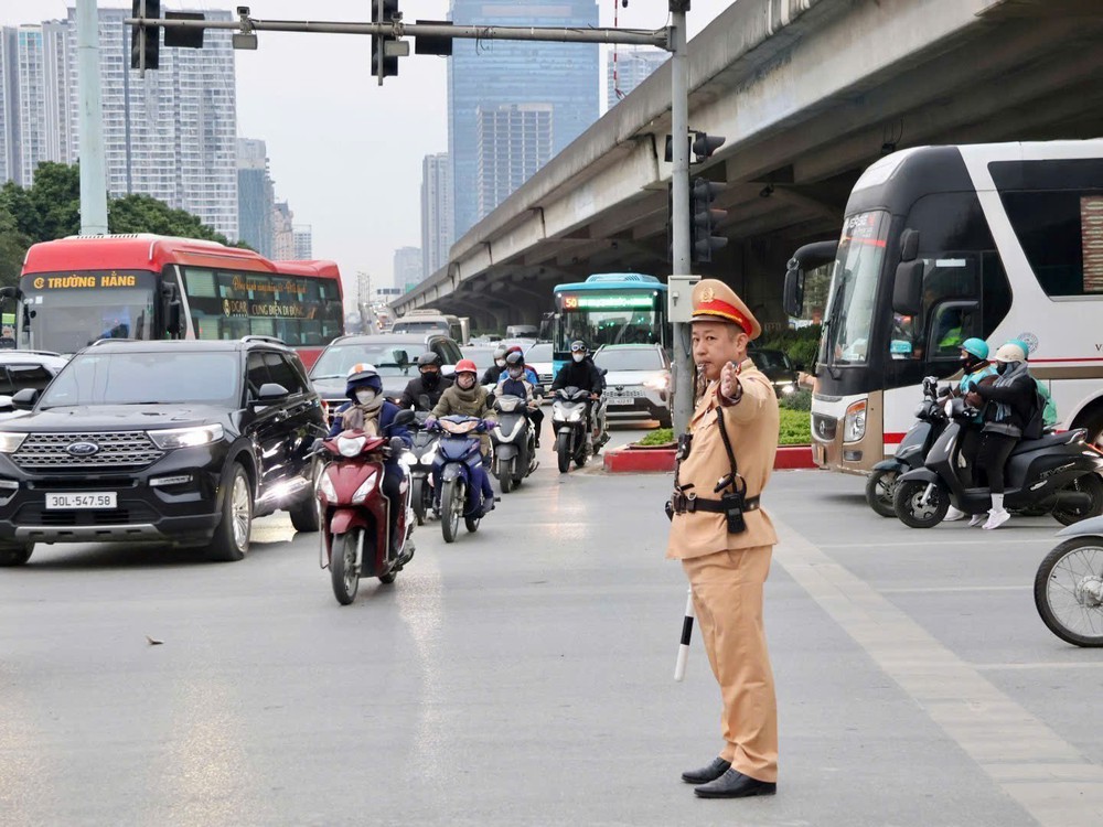 Hà Nội bảo đảm trật tự, an toàn giao thông phục vụ sơ duyệt, diễn tập phương án bảo vệ Đại hội XIV của Đảng - Ảnh 3. Hà Nội bảo đảm trật tự, an toàn giao thông phục vụ sơ duyệt, diễn tập phương án bảo vệ Đại hội XIV của Đảng - Ảnh 3.