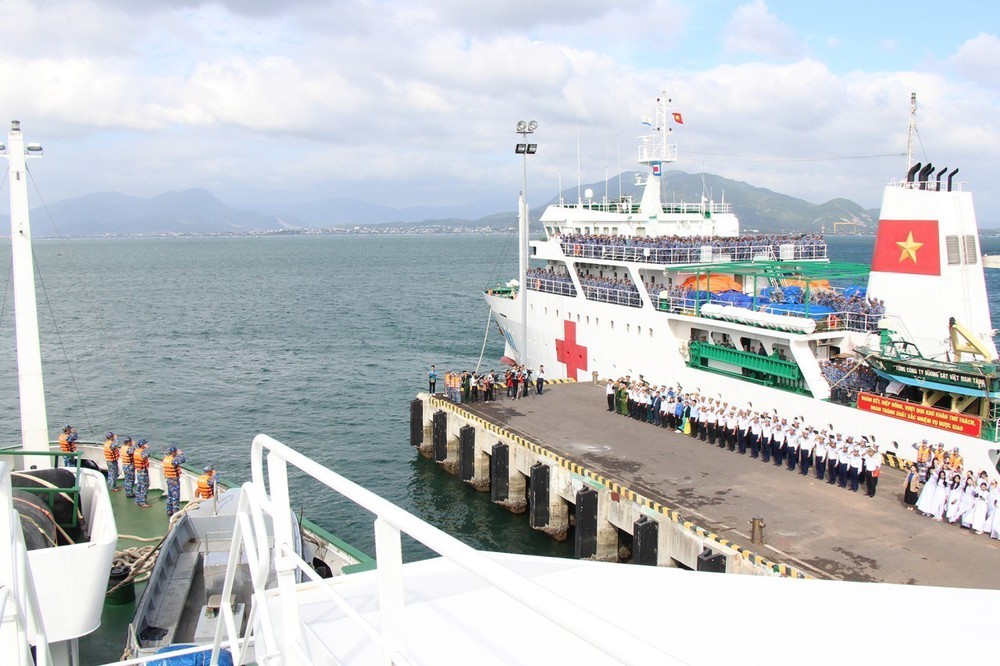 Khánh Hòa: Tiễn đoàn công tác mang hàng, quà Tết ra các đảo thuộc đặc khu Trường Sa - Ảnh 5.