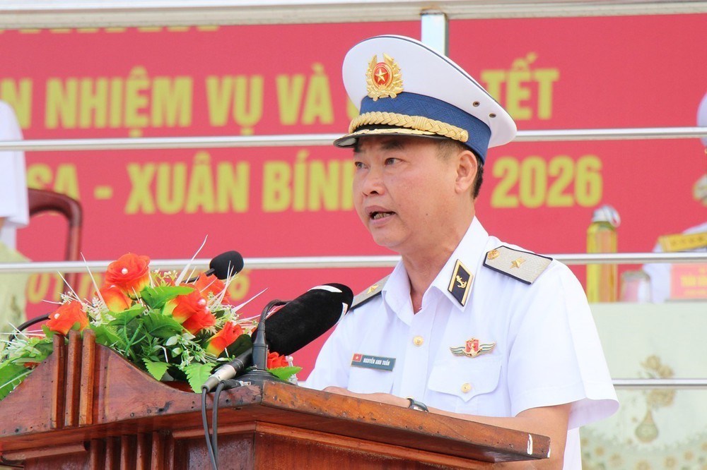 Khánh Hòa: Tiễn đoàn công tác mang hàng, quà Tết ra các đảo thuộc đặc khu Trường Sa - Ảnh 2.