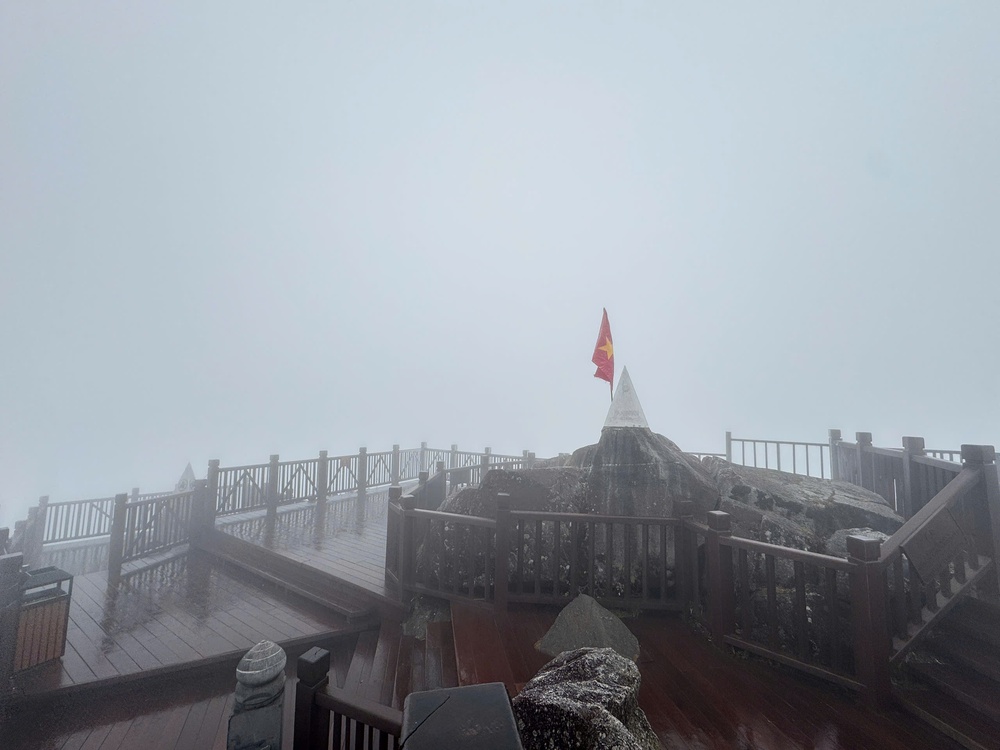  Băng tuyết trên đỉnh Fansipan (Sa Pa) - Ảnh 1.