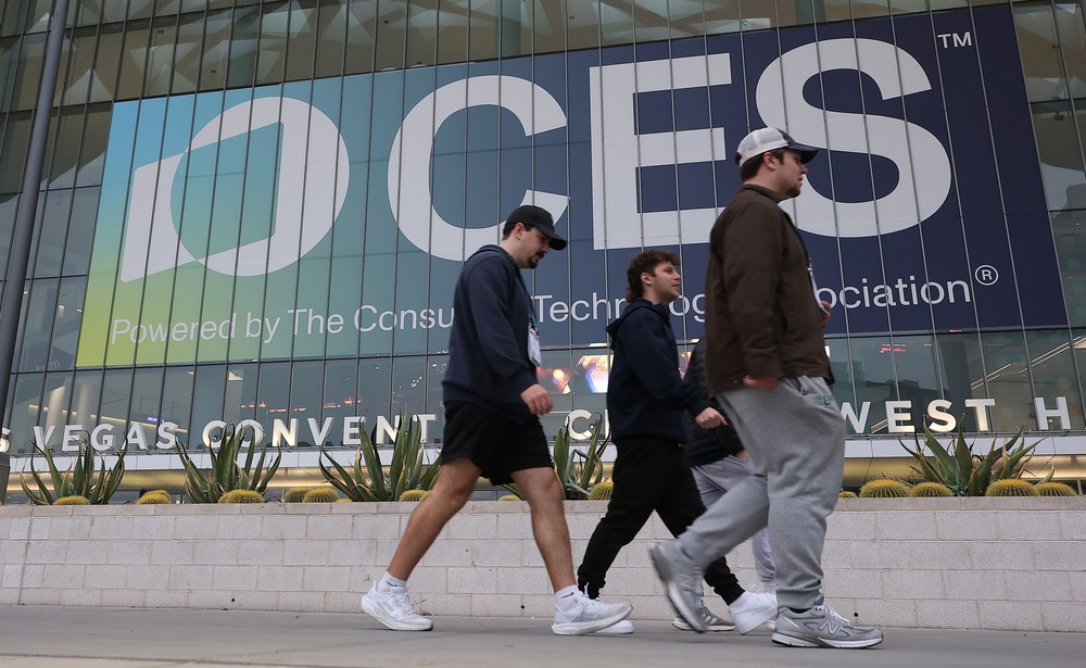 CES 2026: Các nhà sản xuất TV "đặt cược" vào AI - Ảnh 1.